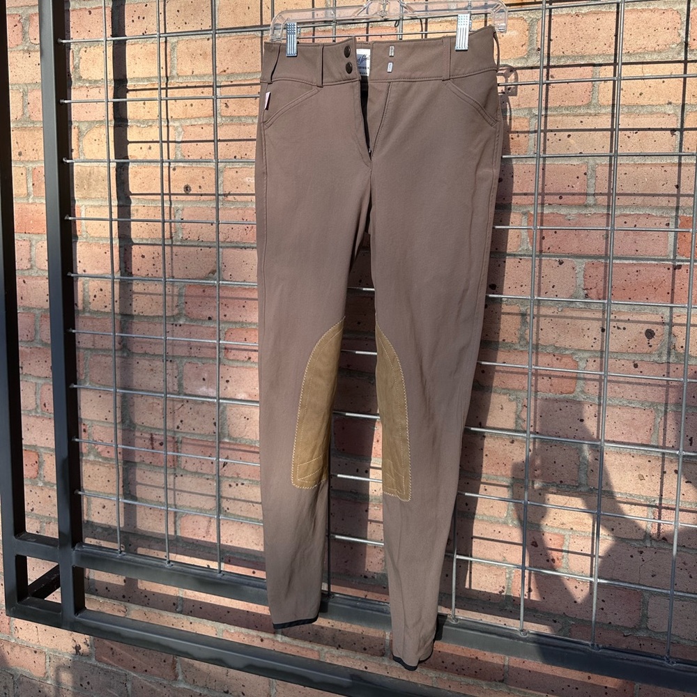 Tailored Sportsman Trophy Hunter 26R in Hazelnut.  Excellent condition!